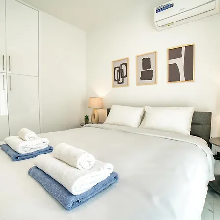 Seaview One Bedroom At Harbour Appartamento Paphos