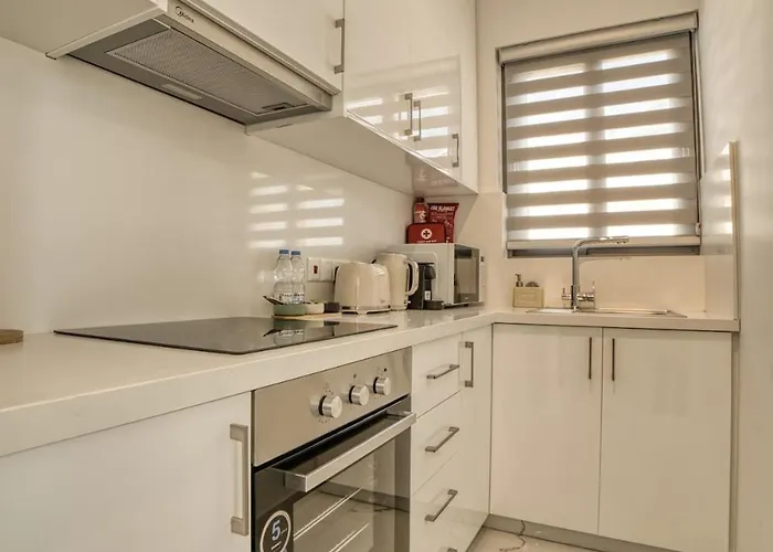 Seaview One Bedroom At Harbour Appartamento Paphos