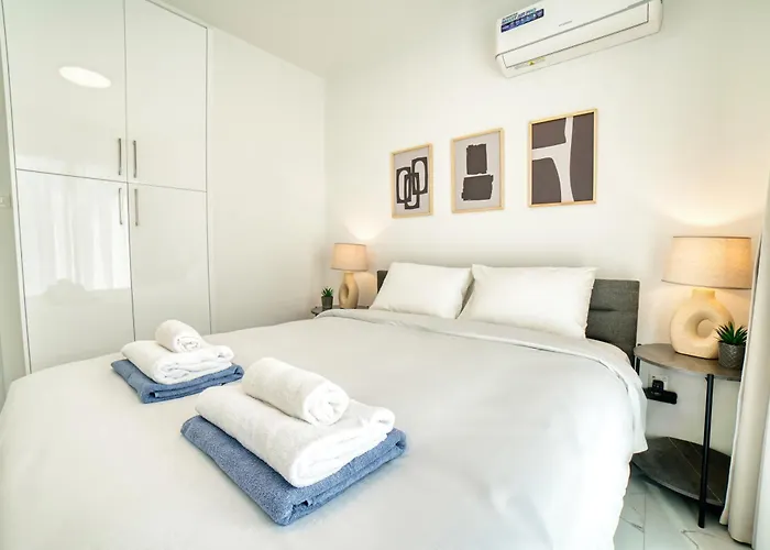 Seaview One Bedroom At Harbour Daire Pafos