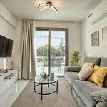 Seaview One Bedroom At Harbour Апартаменты Пафос